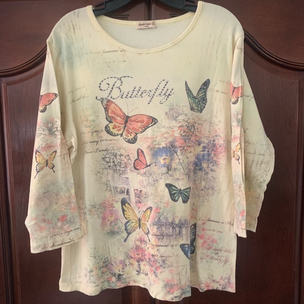 STUNNING Butterfly 🦋 top